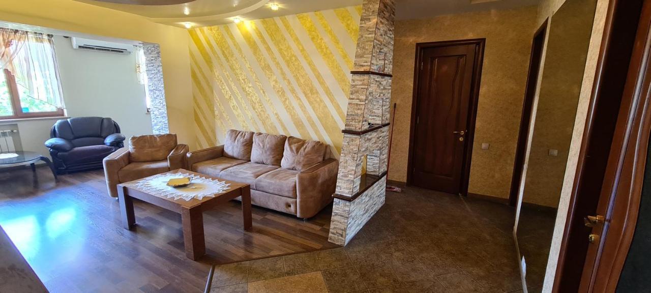 Luxury Apartments In Center Yerevan Exterior photo