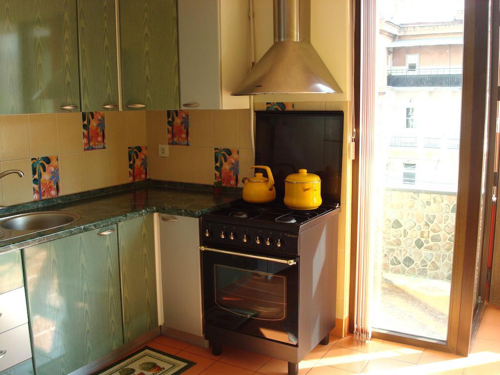 Luxury Apartments In Center Yerevan Room photo